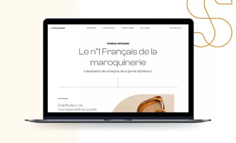 Ordinateur portable affichant le site web de Syfreco