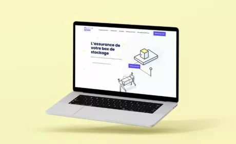 Ordinateur affichant le site de Assurbox