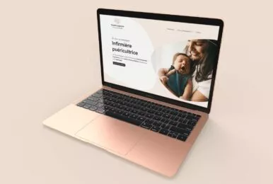 Ordinateur affichant le site web de Camille Legendre